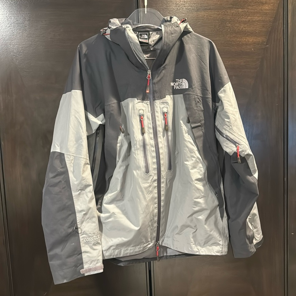 The North Face Men’s Medium Summit Series Lightweight Jacket Grey